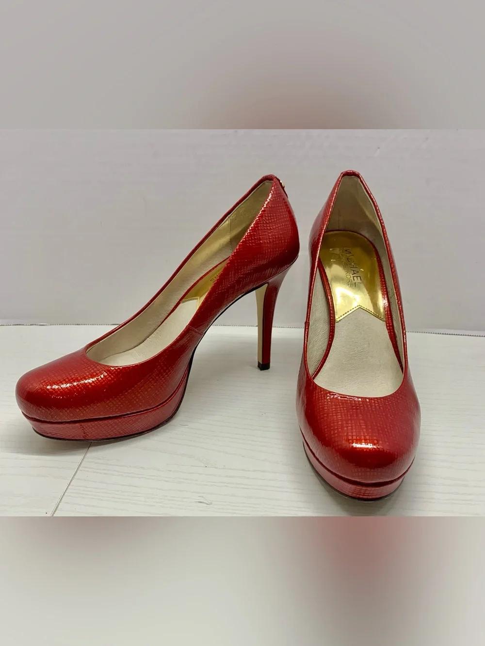 Michael Kors Red Patent Platform Pumps Heels Classic Closed Toe